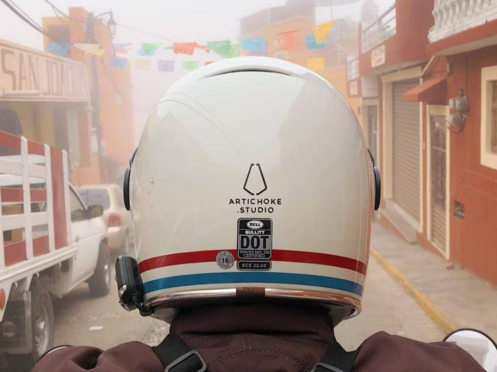 Ilustrasi helm(unsplash.com/@kmoferrari)
