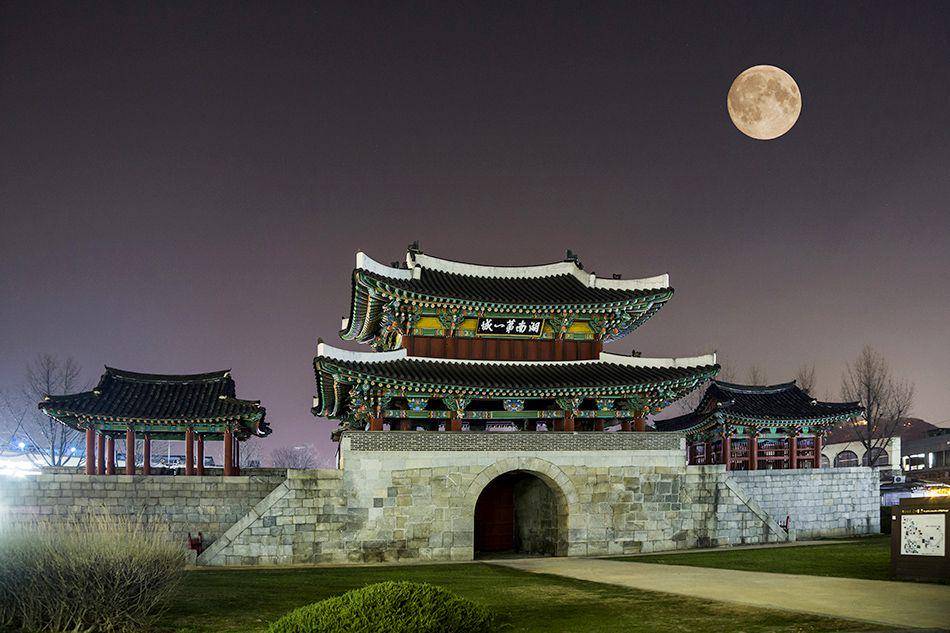 Bulan purnama saat Chuseok (visitkorea.or.kr)