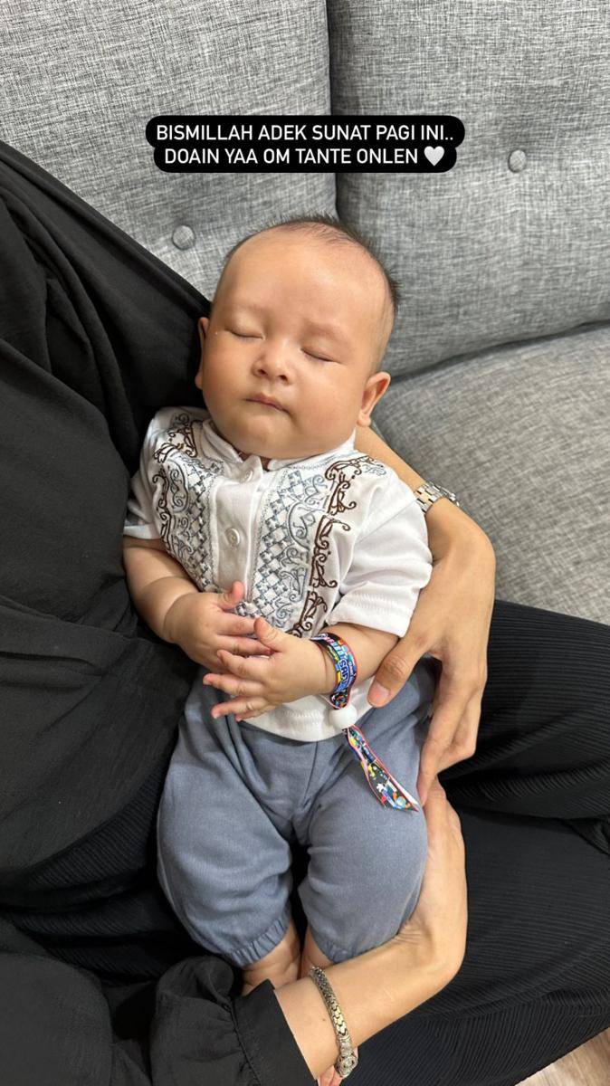 anak kedua Kevin Liliana disunat (instagram.com/kevinlln)