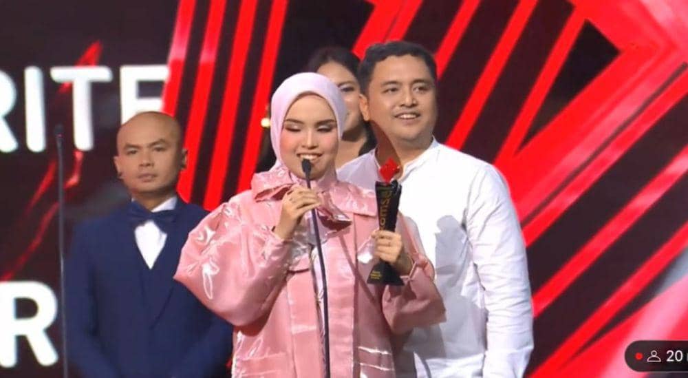 orangtua Putri Ariani selalu dampingi (instagram.com/arianinismaputri)