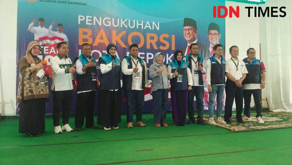 Pengukuhan Team 100 Bakorsi Kota Depok untuk memenangkan pasangan calon presiden Anies dan Muhaimin di Kota Depok. (IDNTimes/Dicky)