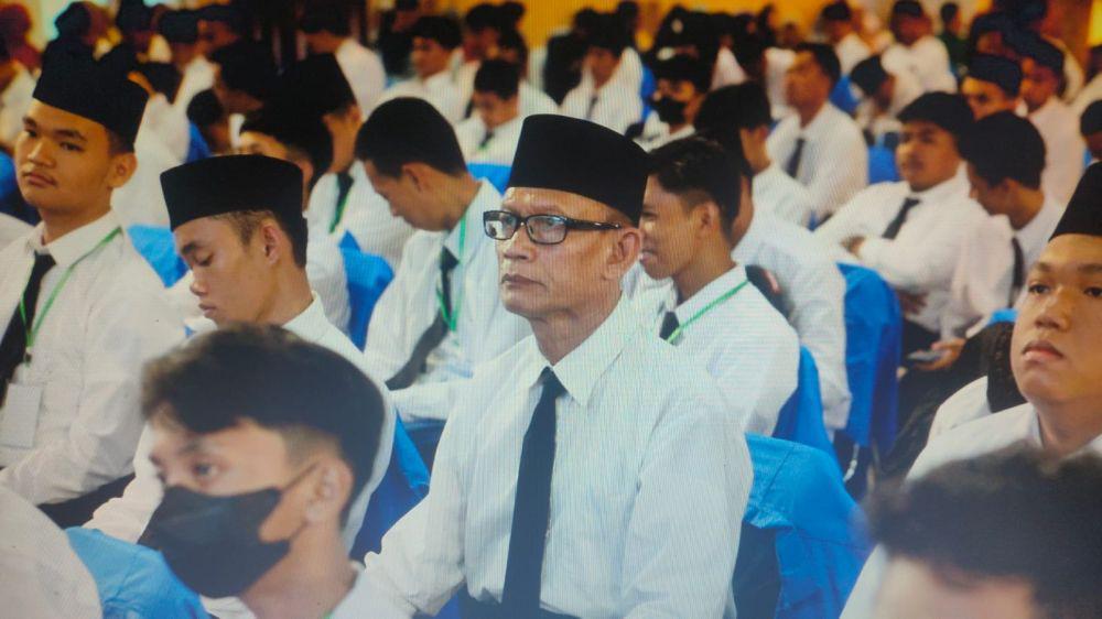 Mulyoto Jadi Maba Unismuh Makassar di Usia 61 Tahun