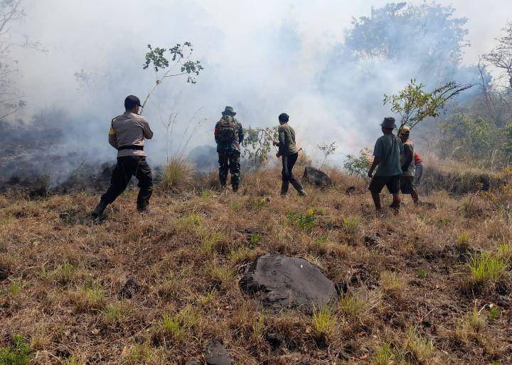 Kebakaran di lereng Gunung Agung. (Dok.IDNTimes/BPBD Karangasem)