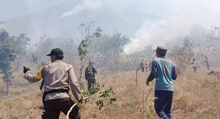 Kebakaran di lereng Gunung Agung. (Dok.IDNTimes/BPBD Karangasem)