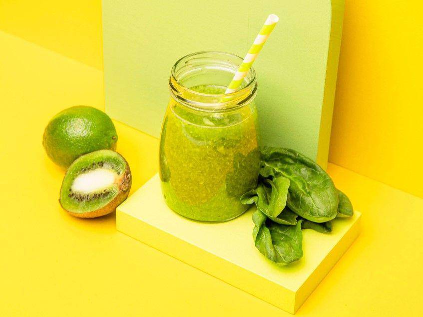 ilustrasi jus sawi kiwi (freepik.com/freepik)