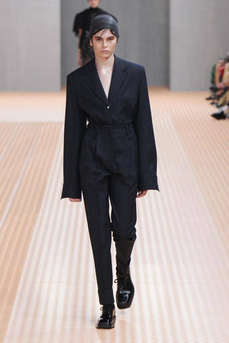 Koleksi busana Prada SS24 di Milan Fashion Week (Launchmetrics.com/spotlight)