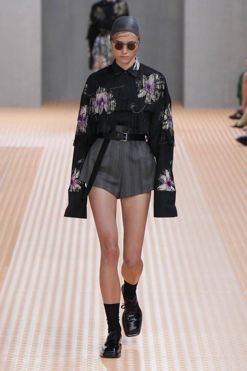 Koleksi busana Prada SS24 di Milan Fashion Week (Launchmetrics.com/spotlight)