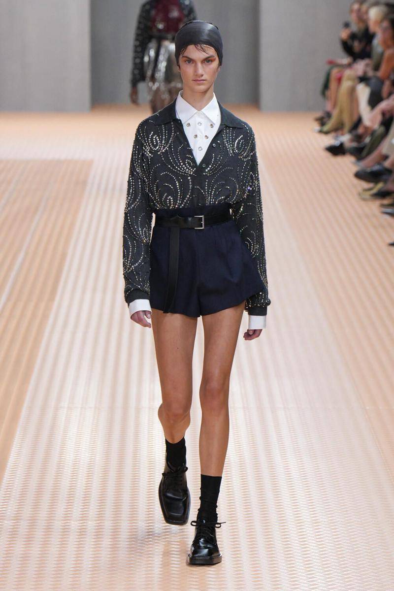Koleksi busana Prada SS24 di Milan Fashion Week (Launchmetrics.com/spotlight)