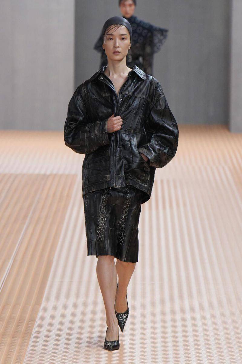 Koleksi busana Prada SS24 di Milan Fashion Week (Launchmetrics.com/spotlight)