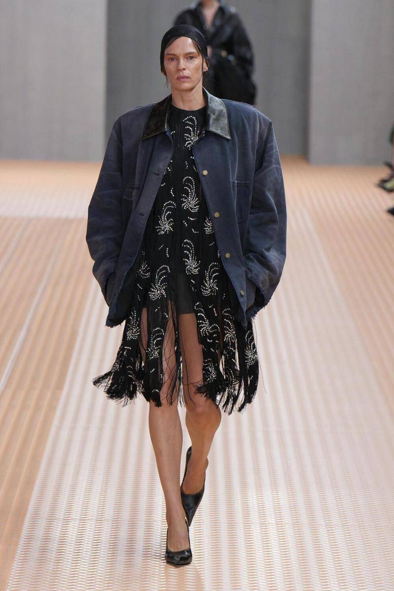 Koleksi busana Prada SS24 di Milan Fashion Week (Launchmetrics.com/spotlight)