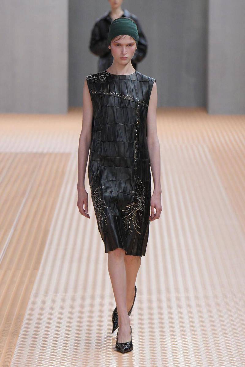 Koleksi busana Prada SS24 di Milan Fashion Week (Launchmetrics.com/spotlight)