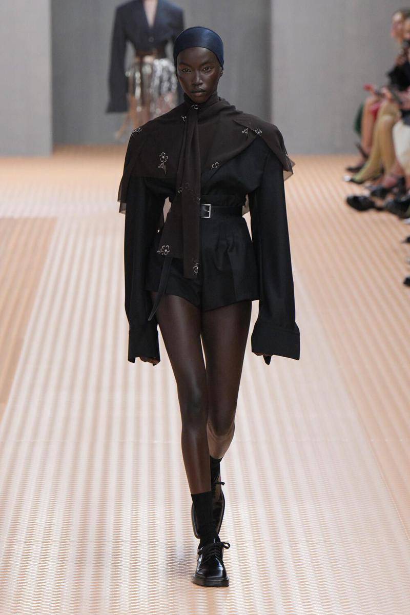 Koleksi busana Prada SS24 di Milan Fashion Week (Launchmetrics.com/spotlight)