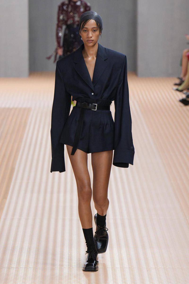 Koleksi busana Prada SS24 di Milan Fashion Week (Launchmetrics.com/spotlight)