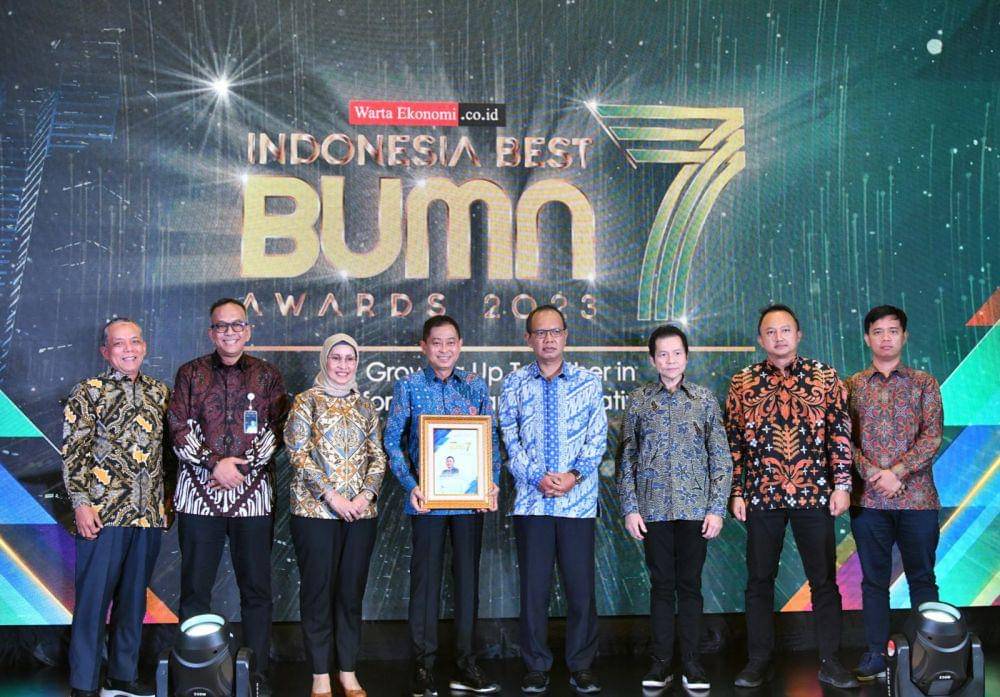 PT Pegadaian meraih penghargaan Indonesia Best BUMN Awards 2023 Kategori Best SOE 2023 with Top Financial Performance & Fostering Community-Based Economic Development. (Dok. Pegadaian)