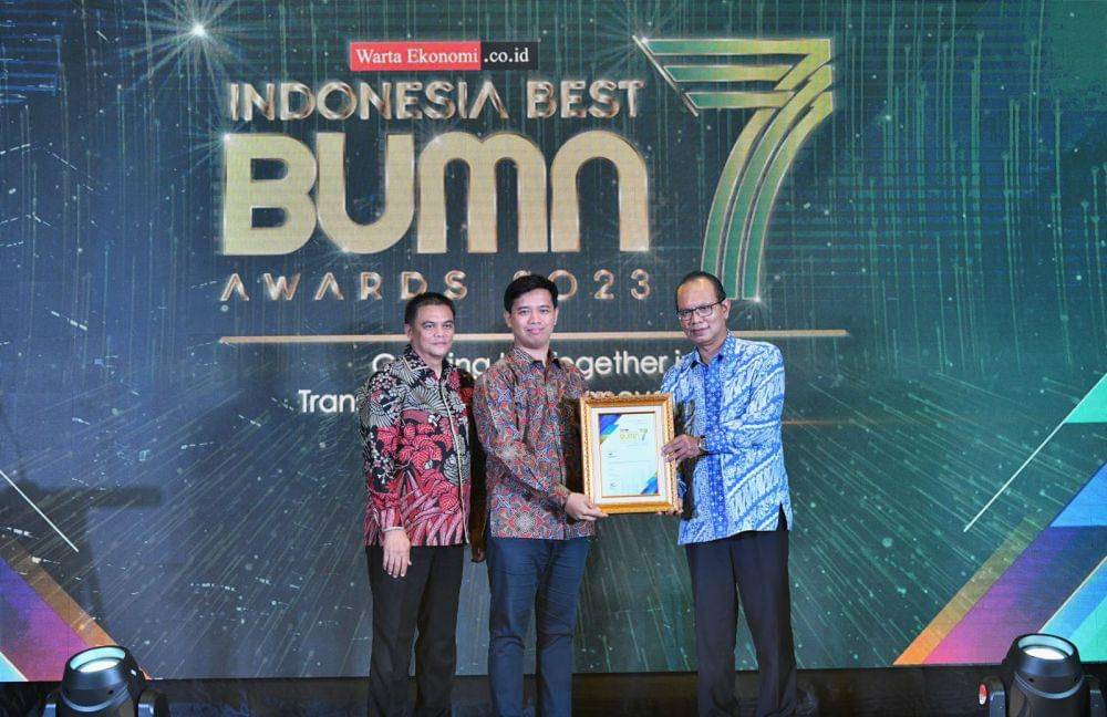 PT Pegadaian meraih penghargaan Indonesia Best BUMN Awards 2023 Kategori Best SOE 2023 with Top Financial Performance & Fostering Community-Based Economic Development. (Dok. Pegadaian)