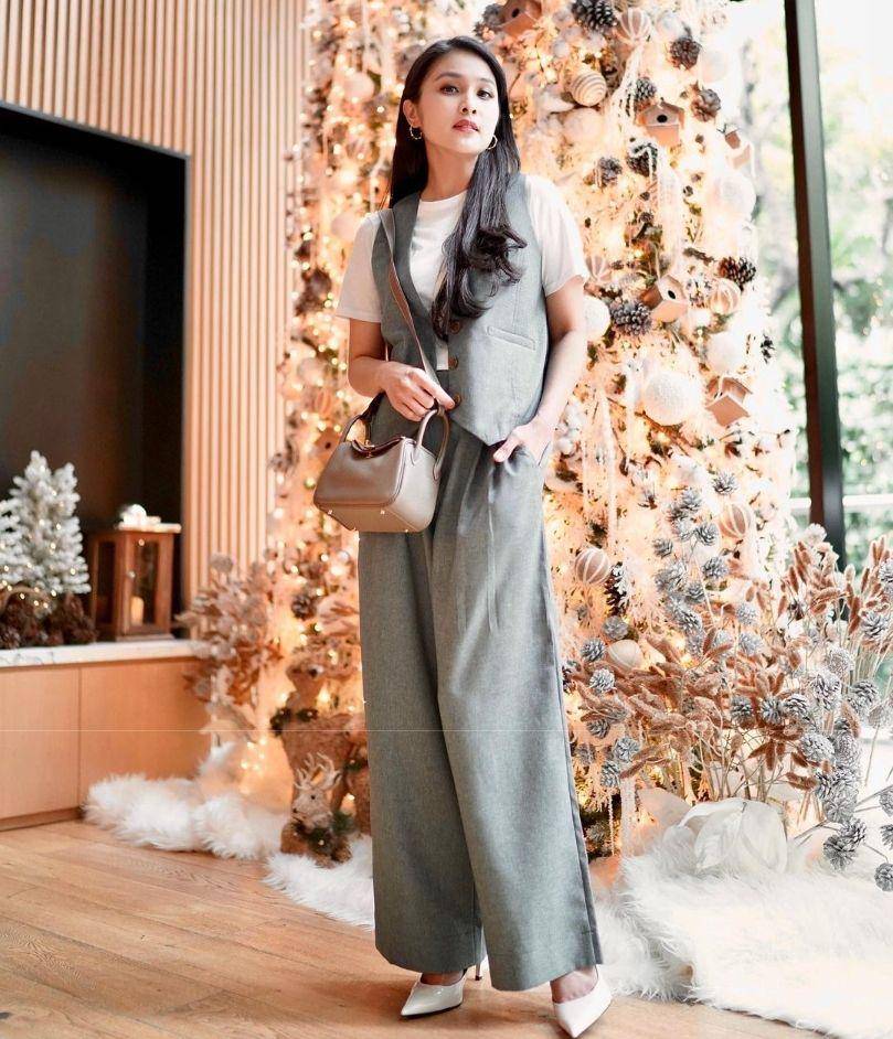 inspirasi outfit pakai vest ala Sandra Dewi (instagram.com/sandradewi88)
