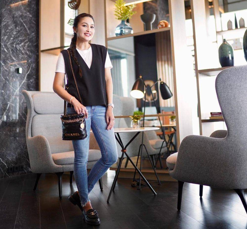 inspirasi outfit pakai vest ala Sandra Dewi (instagram.com/sandradewi88)