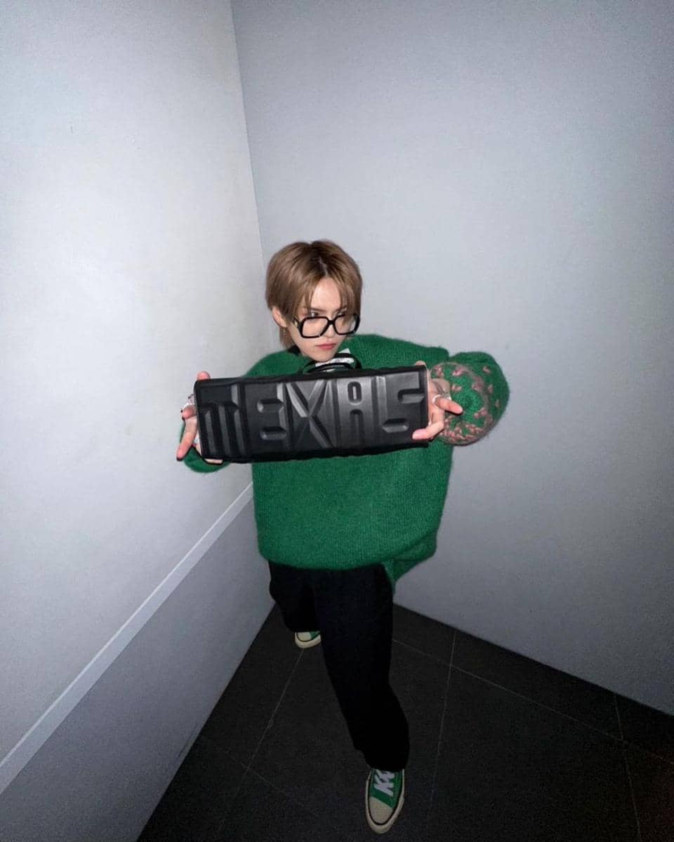 mix and match knitwear ala Yoshi TREASURE (instagram.com/yg_treasure_official)
