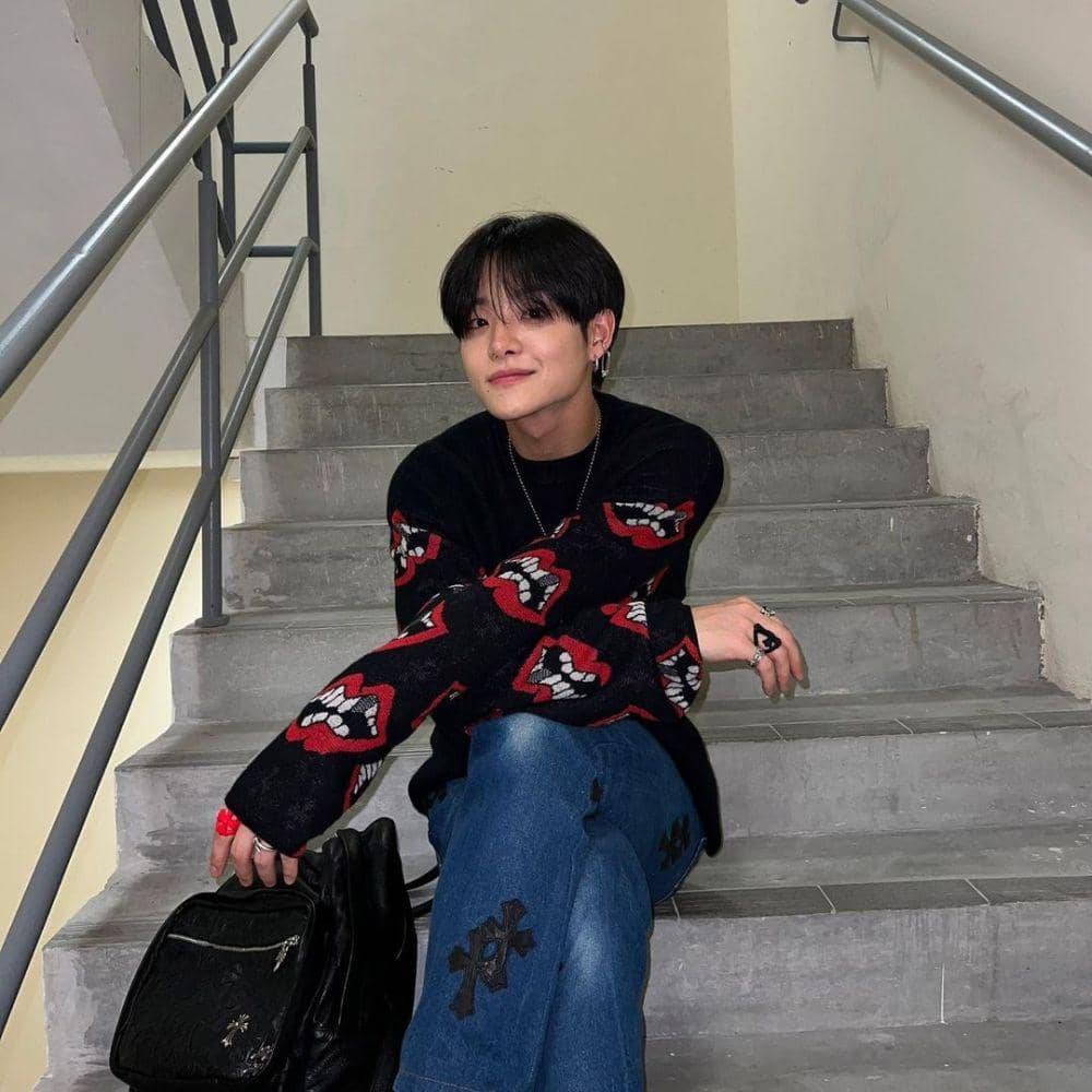 mix and match knitwear ala Jihoon TREASURE (instagram.com/yg_treasure_official)