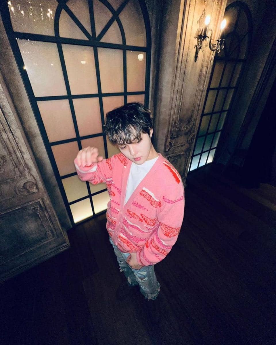 mix and match knitwear ala Doyoung TREASURE (instagram.com/yg_treasure_official)