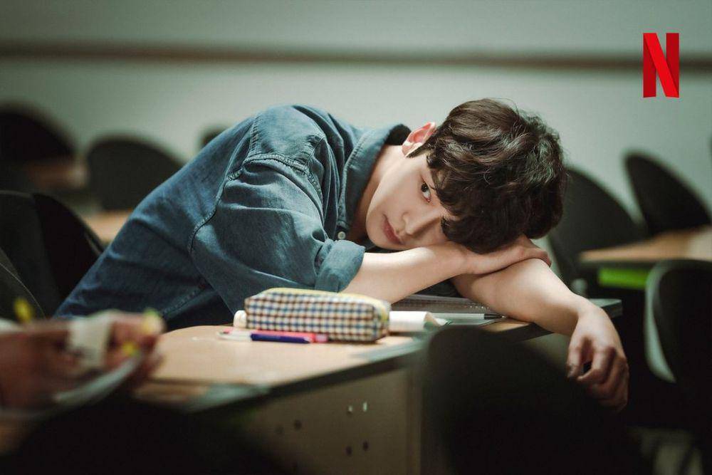 Tae Ha (Rowoon) di drakor A Time Called You (Dok. Netflix/A Time Called You)