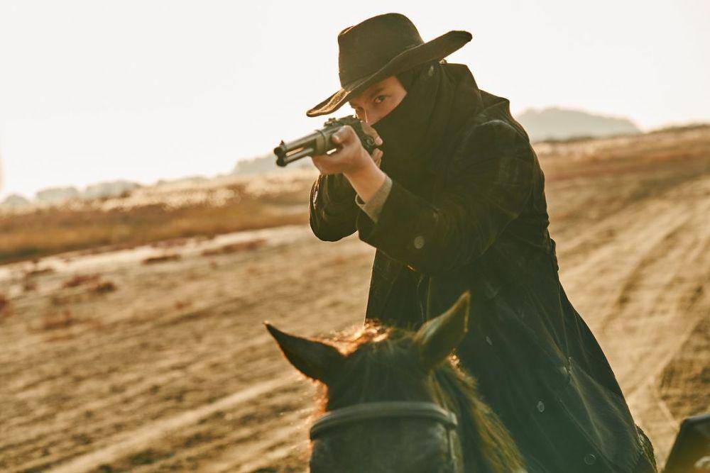 cuplikan Kim Nam Gil di drakor Song of the Bandits (instagram.com/netflixjp)