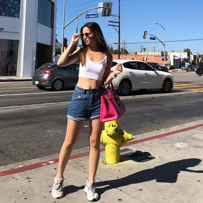 Crop top ala Nia Ramadhani (Instagram.com/ramadhaniabakrie)