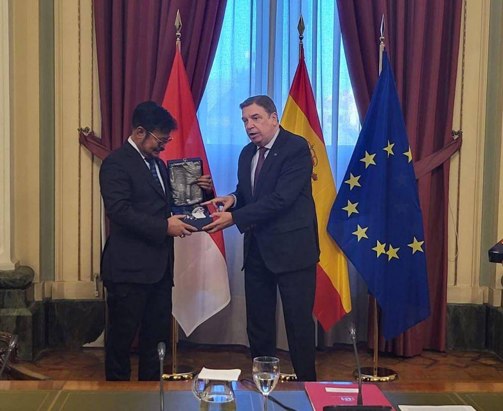 Menteri Pertanian (Mentan), Syahrul Yasin Limpo bertemu dengan Menteri Pertanian Spanyol Luis Planas Puchades, Jumat (29/9/2023). (dok. Kementan)