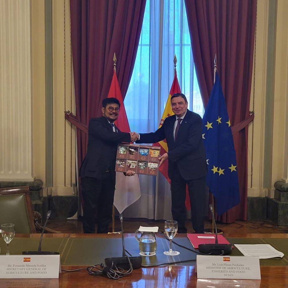 Menteri Pertanian (Mentan), Syahrul Yasin Limpo bertemu dengan Menteri Pertanian Spanyol Luis Planas Puchades, Jumat (29/9/2023). (dok. Kementan)
