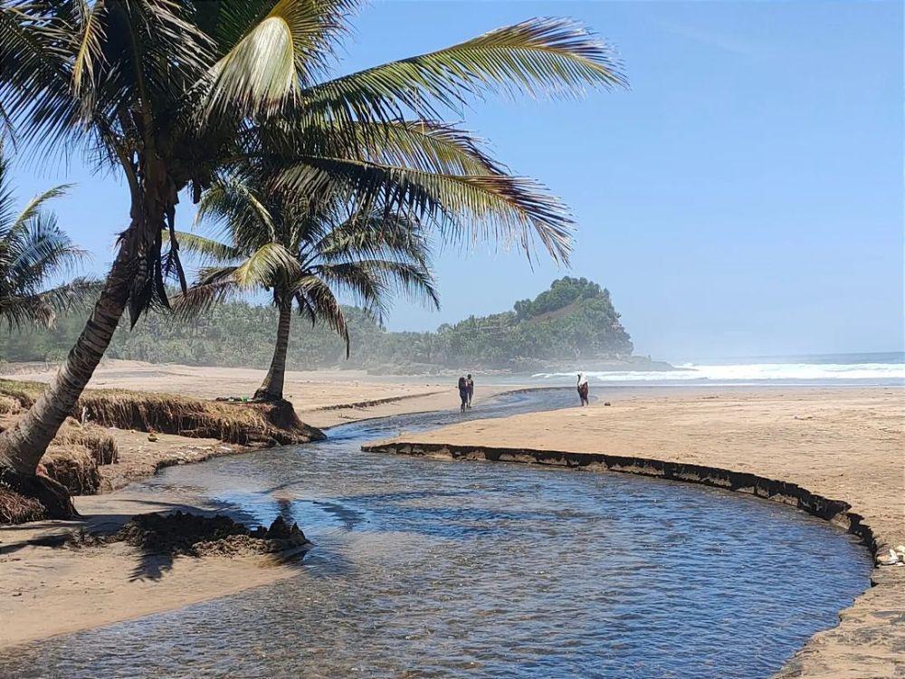 Pantai Wonogoro Malang: Lokasi, Rute, dan Tips Liburan