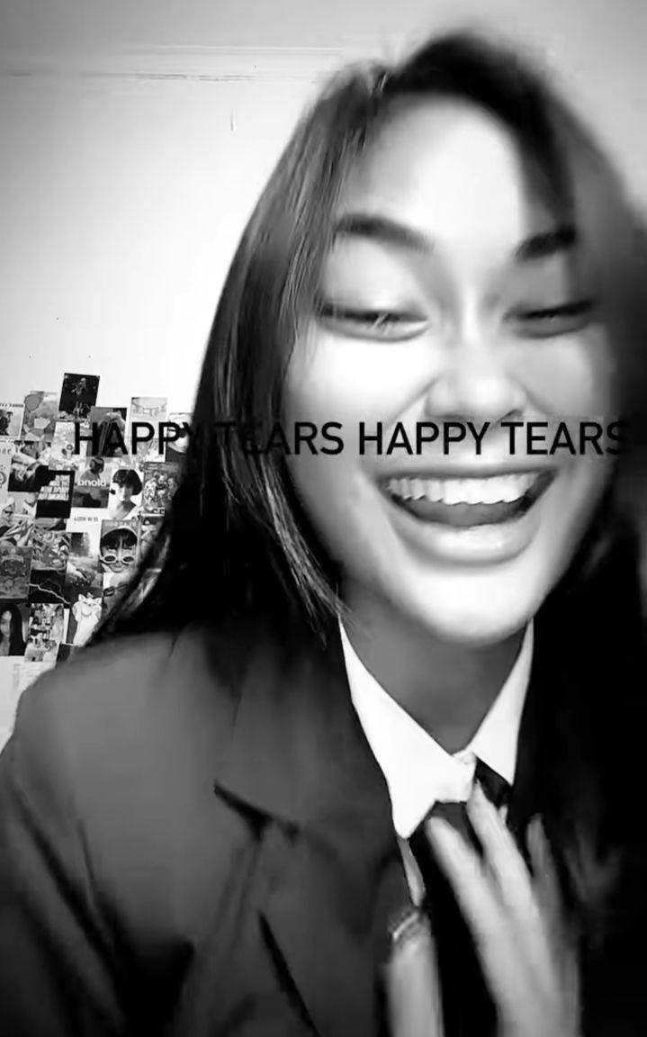 Sarah Tumiwa sidang skripsi (Instagram.com/sarahtumiwa)