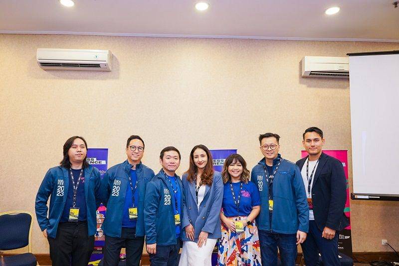 [Ki-Ka] Ben Soebiakto - Co-Founder & Co-Chairman IdeaFest, David Irianto - Co-founder/Co-curator of Greatmind.id/Idelaju/Simpul/TEDxJakarta, Nadia Alaydrus - TikTok Content Creator, Desy Batchir - Co-Chairman IdeaFest, Hartono Sugianto - Festival Director IdeaFest 2023, Arifin Putra - Angel Investor. (Dok. Magnifique Indonesia)