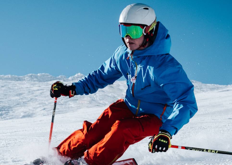ilustrasi olahraga ski (unsplash.com/@maarten_jpg)