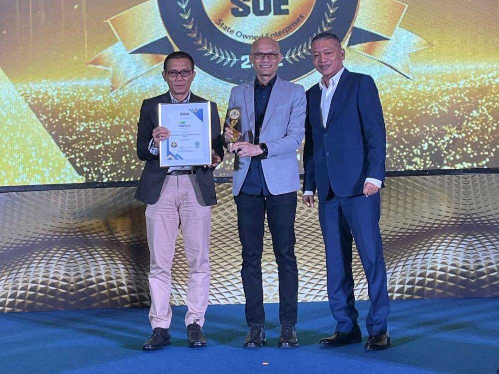 PT Pegadaian mendapat pengakuan sebagai The Best State Owned Enterprise 2023 dengan kategori Excellence Financial Performance SOE in 2022, di ajang Islamic Finance Summit 2023 yang digelar oleh Infobank Media Group di Jakarta, Rabu (27/09). (dok. Pegadaian)