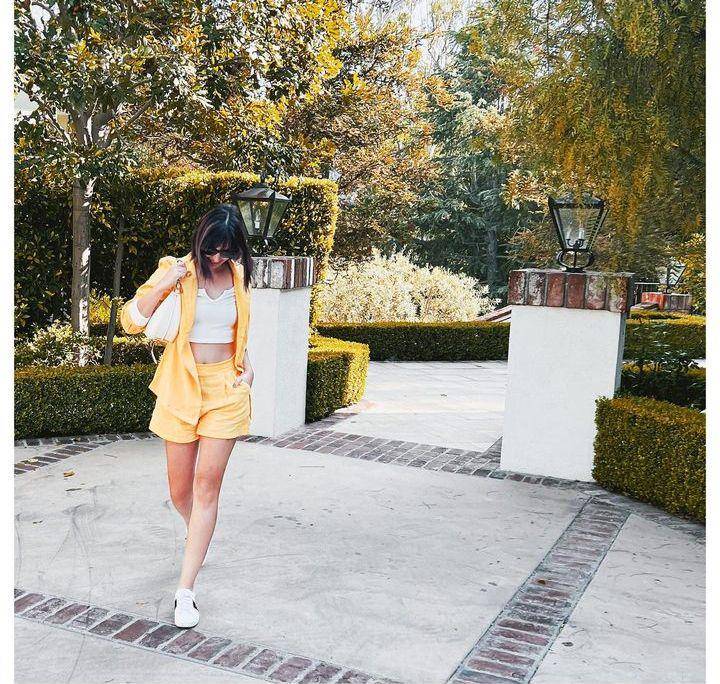 Crop top ala Nia Ramadhani (Instagram.com/ramadhaniabakrie)