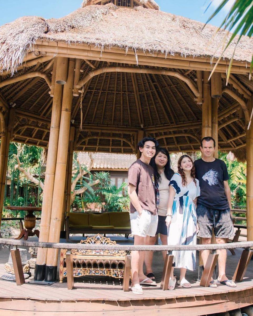 potret Cassandra Lee dan keluarga (instagram.com/cassandralee)
