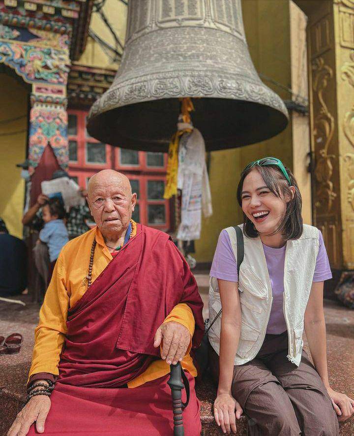 potret liburan Della Dartyan di Nepal, keliling Kathmandu (instagram.com/delladartyan)