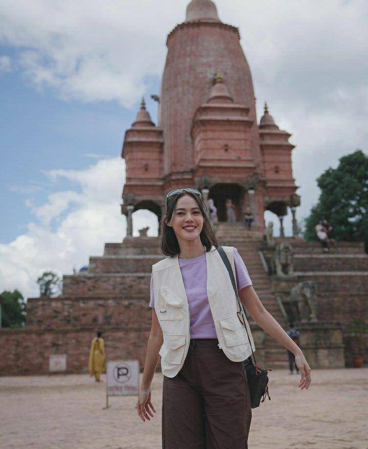potret liburan Della Dartyan di Nepal, keliling Kathmandu (instagram.com/delladartyan)