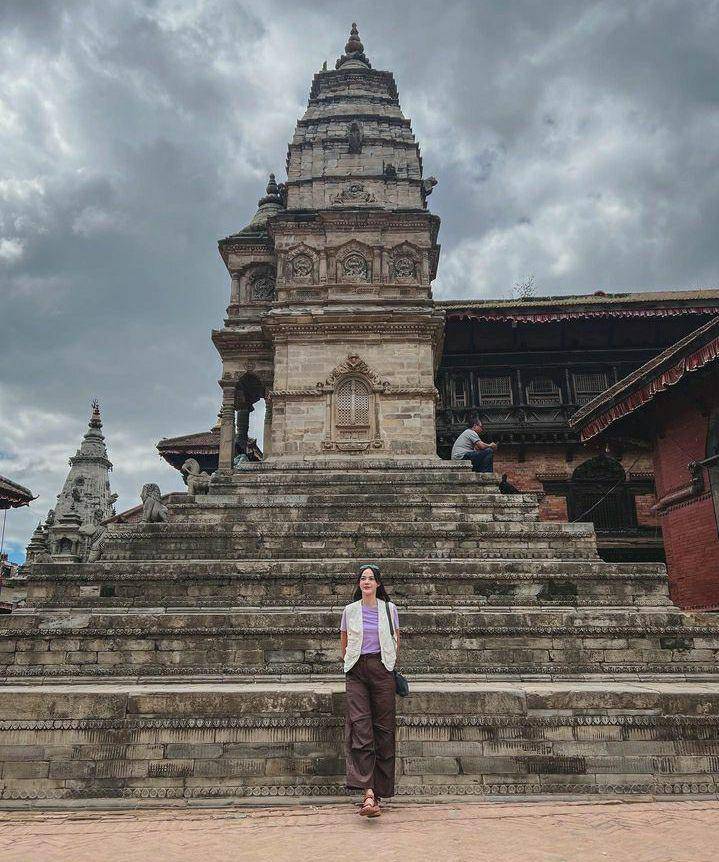 potret liburan Della Dartyan di Nepal, keliling Kathmandu (instagram.com/delladartyan)