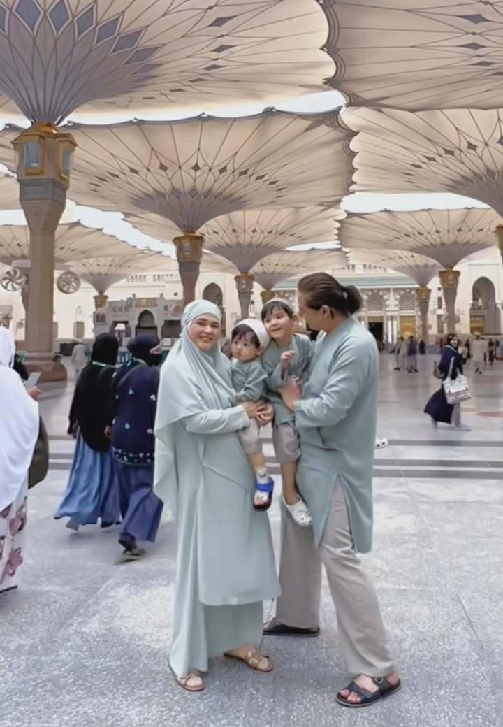 potret umrah Roger Danuarta (instagram.com/rogerojey)