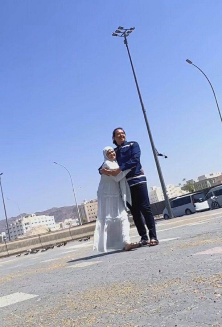 potret umrah Roger Danuarta (instagram.com/rogerojey)