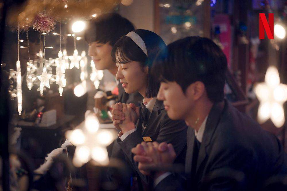 Jeon Yeo Bin, Ahn Hyo Seop, dan Kang Hoon di KDrama A Time Called You (instagram.com/netflixkr)