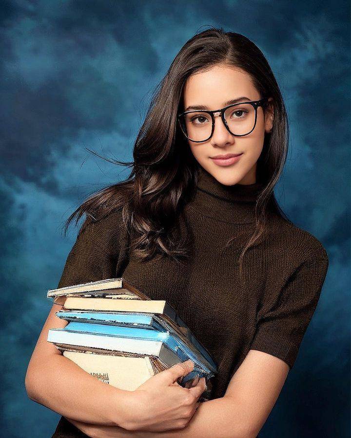 artis AI Yearbook (Instagram.com/anyageraldine)