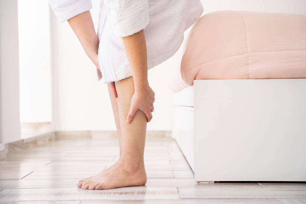 ilustrasi kaki pegal (freepik.com/freepik)