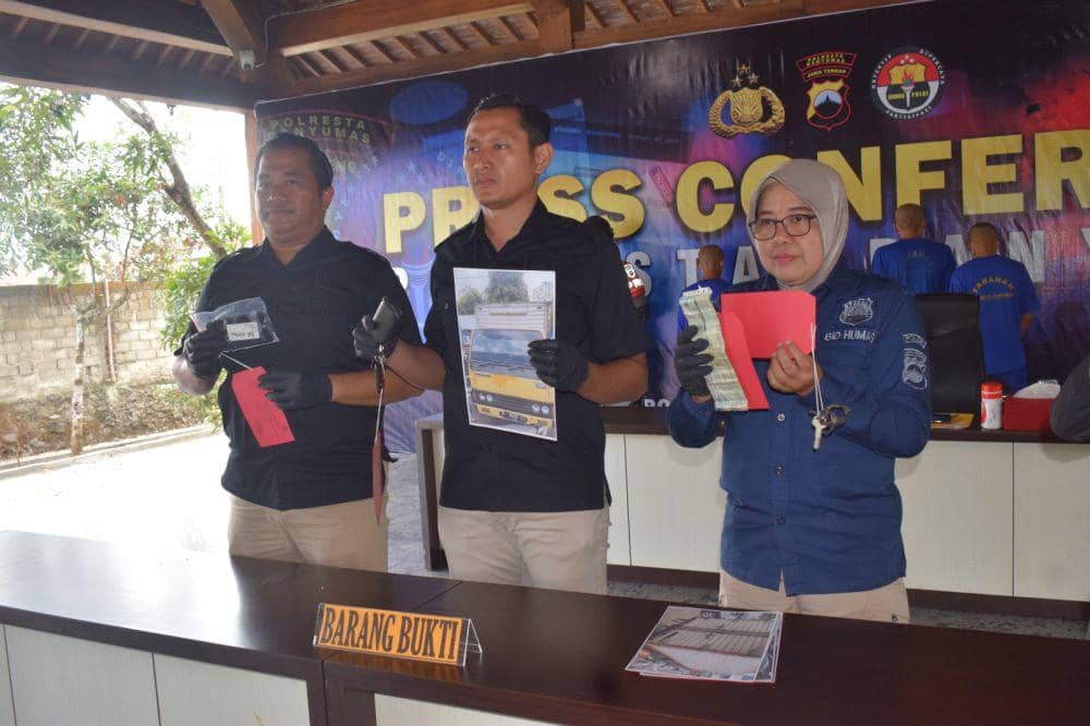 Barang bukti berupa foto-foto yang tersebar di medsos soal aksi perdagangan satwa liar di Banyumas. (IDN Times/Dok Humas Polda Jateng)