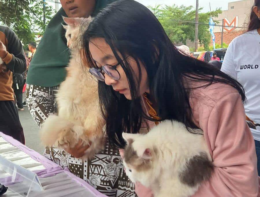 Kegiatan vaksin rabies gratis di Taman UMKM, Kota Bandar Lampung, Sabtu (30/9/2023). (Dok. Karantina Lampung).