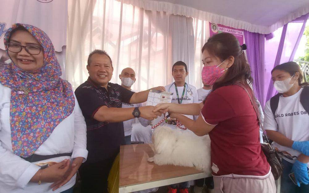 Kegiatan vaksin rabies gratis di Taman UMKM, Kota Bandar Lampung, Sabtu (30/9/2023). (Dok. Karantina Lampung).