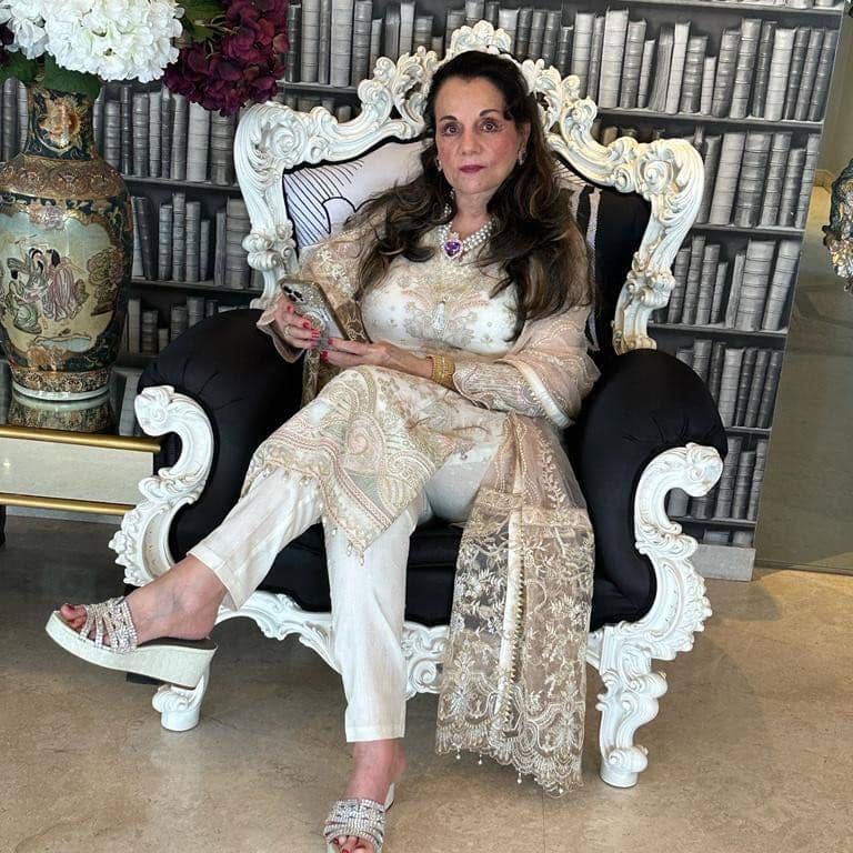 Mumtaz (instagram.com/mumtaztheactress)