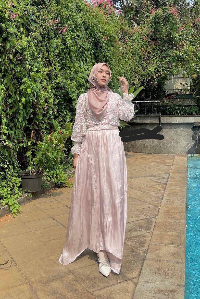 OOTD hijab pink (instagram.com/arclunapasha)