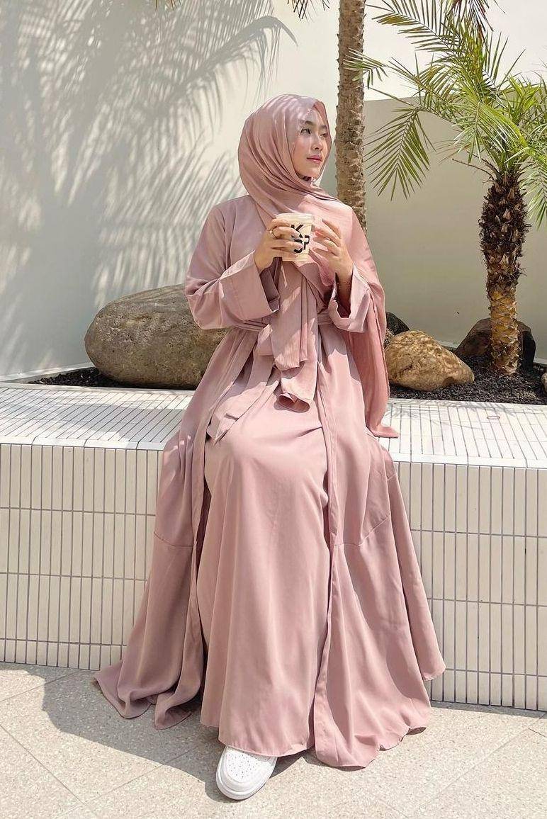 OOTD hijab pink (instagram.com/arclunapasha)